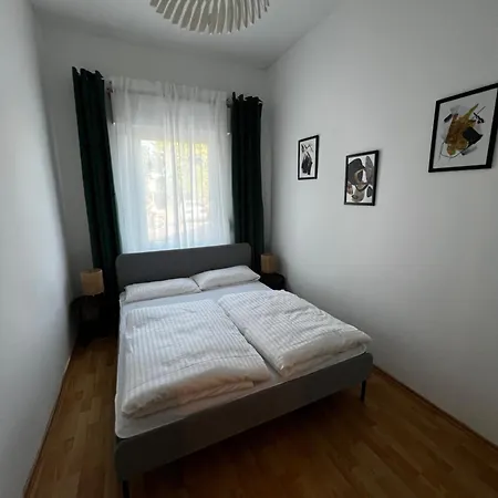 Apartment Anbindung Naehe Hannover 2min Bhf Check In Bis 0 Uhr - Self Check In!
